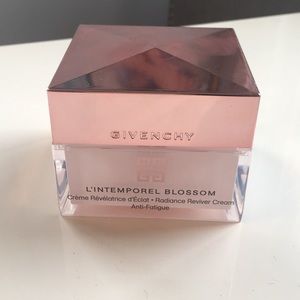Givenchy L’Intemporel blossom anti fatigue cream